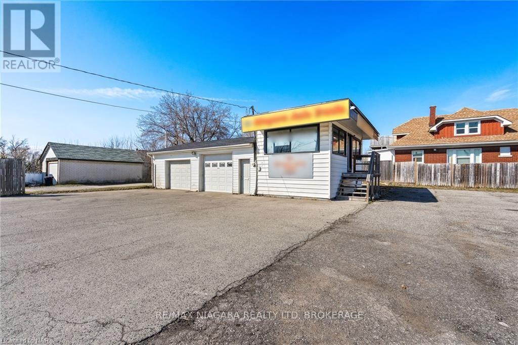 37 Hartzell Road, St. Catharines, Ontario  L2P 1M4 - Photo 1 - X9412885