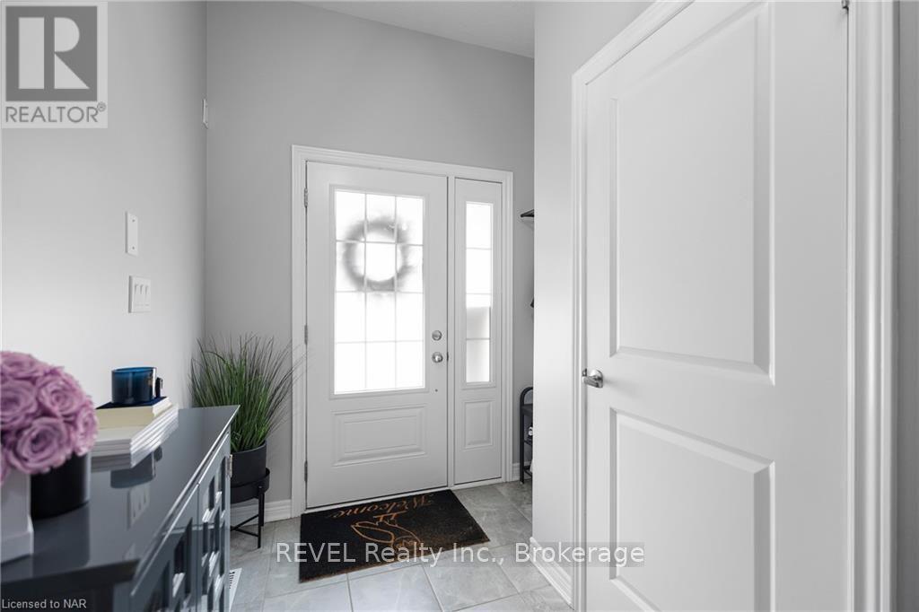 39 Sparkle Drive, Thorold, Ontario  L2V 0H2 - Photo 2 - X9412458