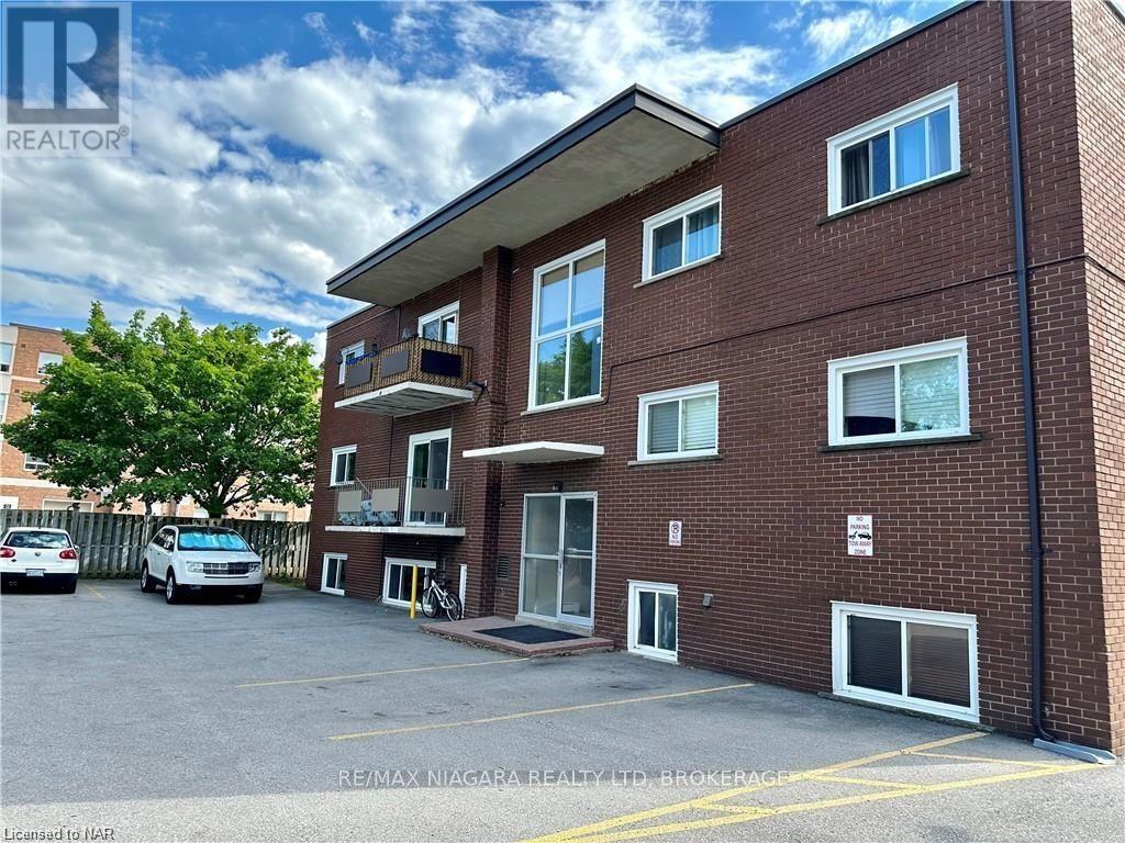 5 - 286 Vine Street, St. Catharines, Ontario  L2M 4T3 - Photo 2 - X9414353