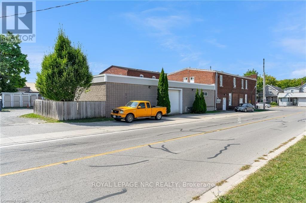 192/194 Burgar Street, Welland, Ontario  L3B 2T4 - Photo 3 - X9414435