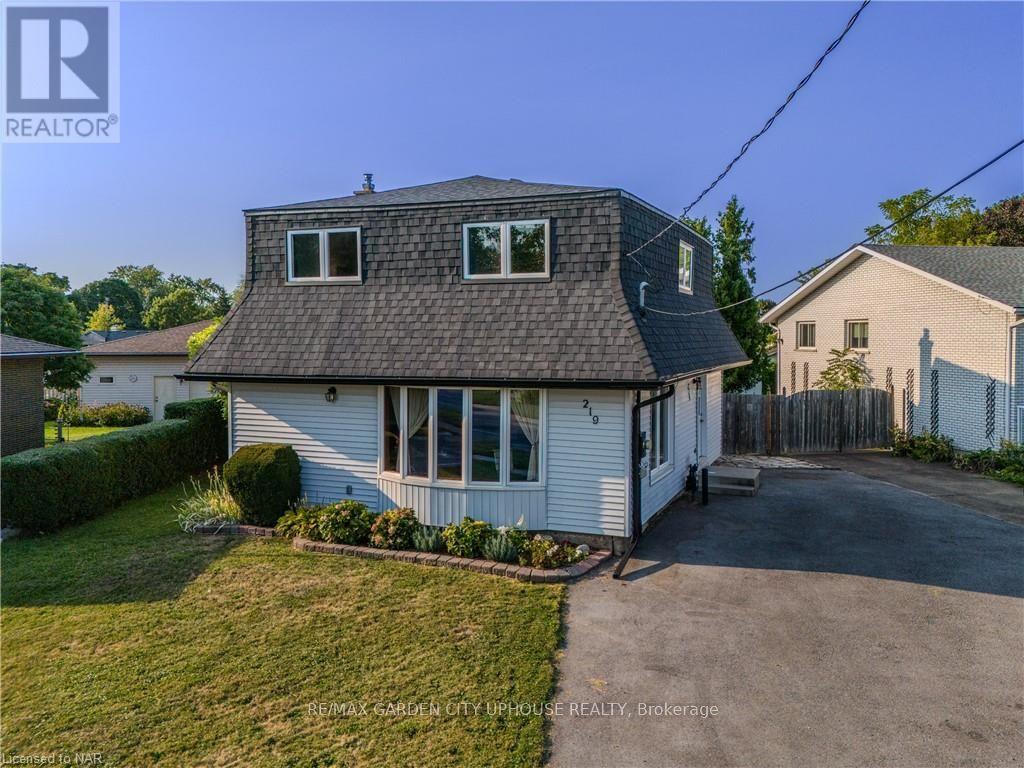 219 Lakeshore Road, St. Catharines, Ontario  L2M 1R8 - Photo 1 - X9414489