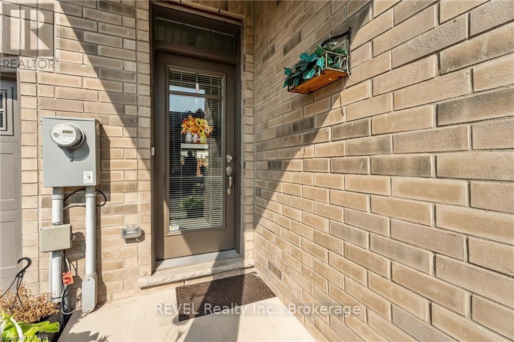 23 Cosmopolitan, St. Catharines, Ontario  L2M 0B8 - Photo 3 - X9420209