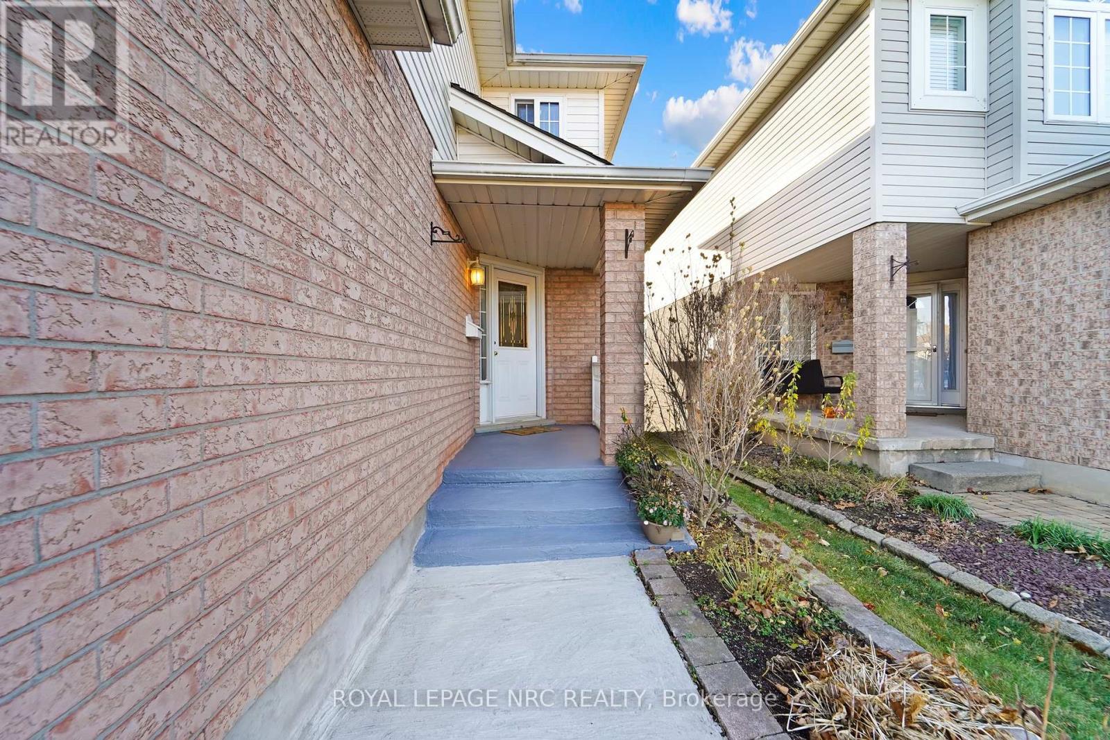 27 Hollyridge Crescent, Kitchener, Ontario  N2N 3L8 - Photo 2 - X10423495