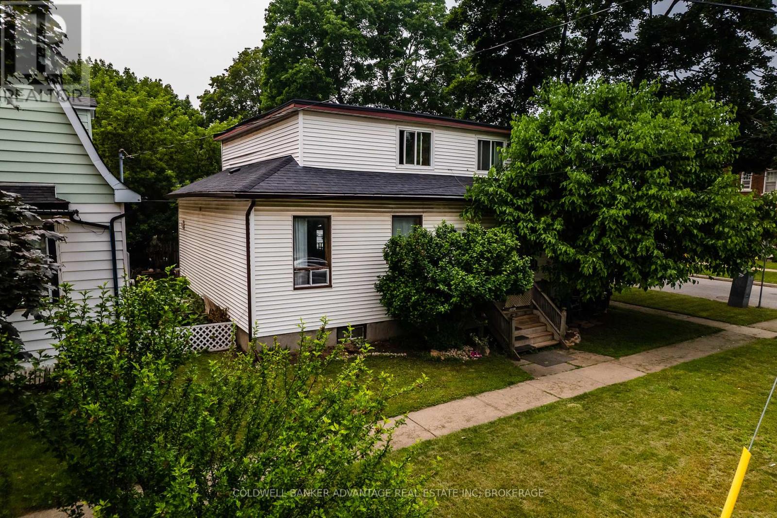 27 Fitzgerald Street, St. Catharines, Ontario  L2R 4B4 - Photo 1 - X10425204