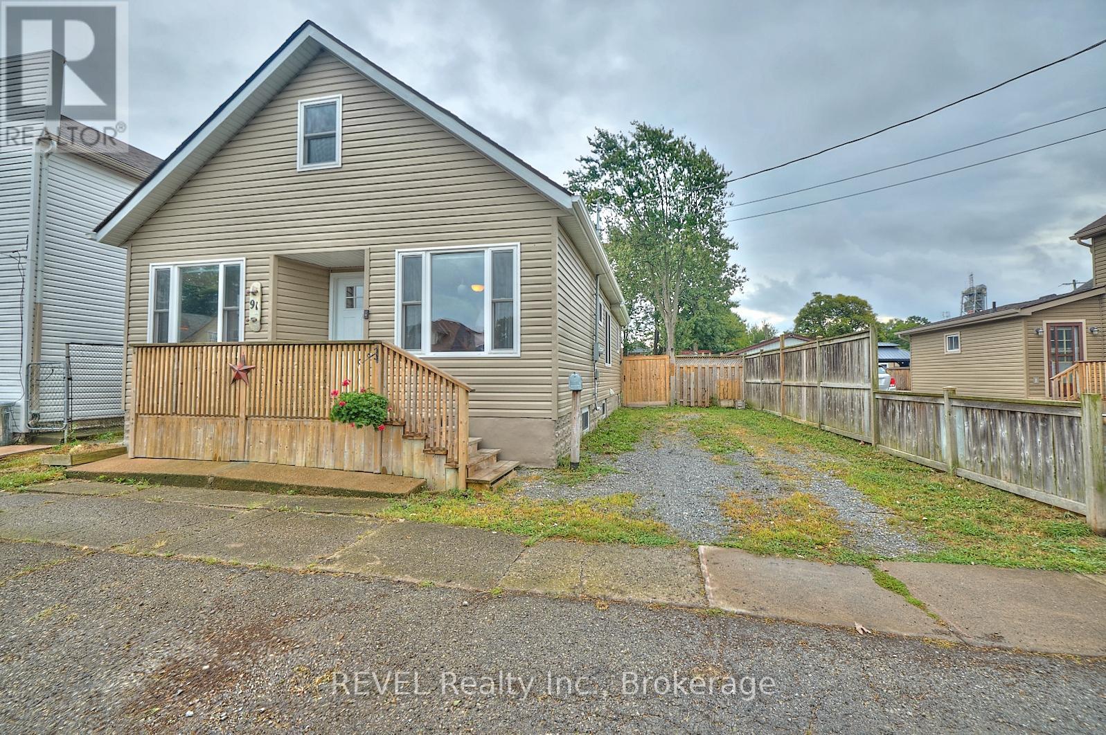 91 Bell Street, Port Colborne, Ontario  L3K 1H7 - Photo 2 - X9346797