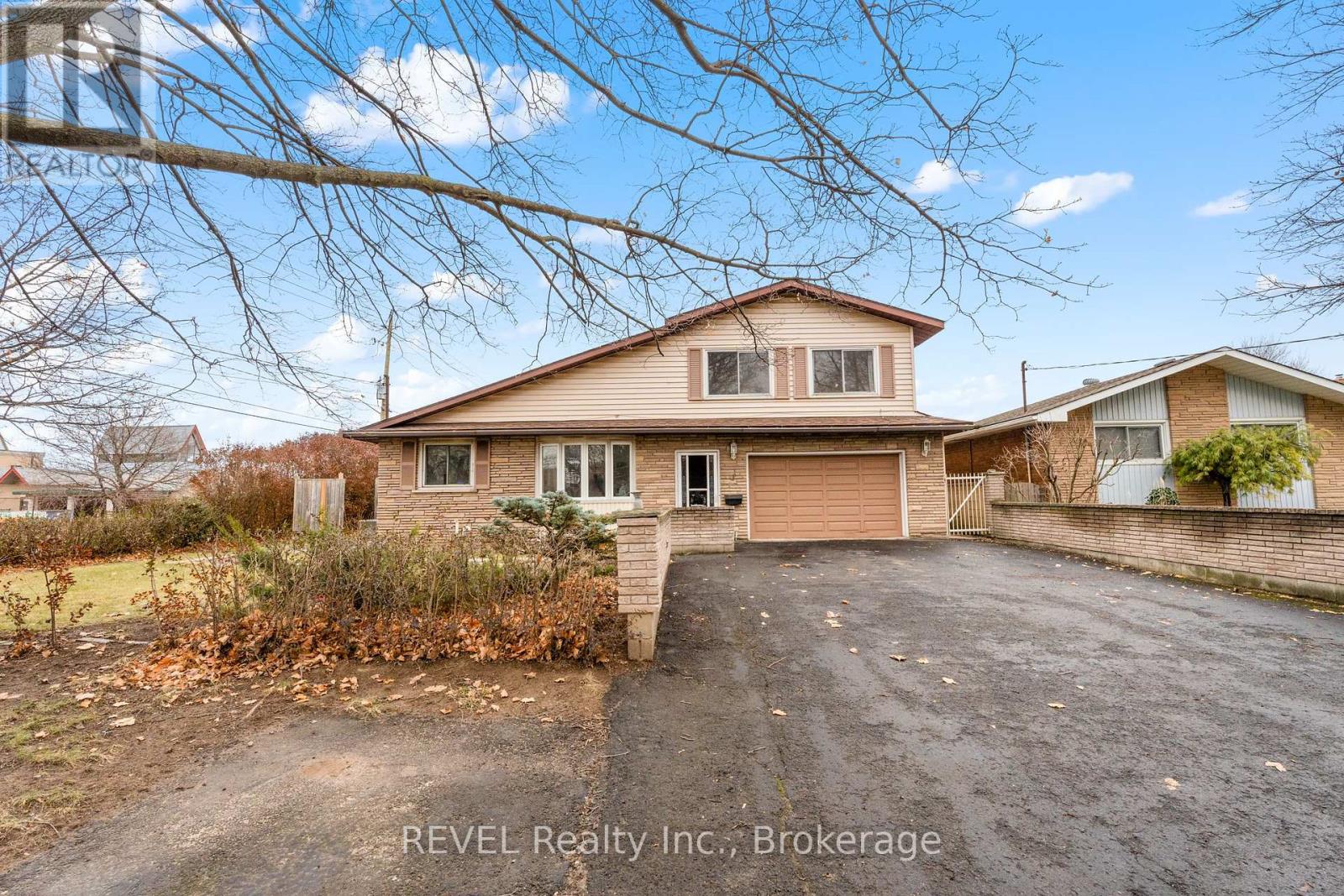 1 Prince Edward Drive, St. Catharines, Ontario  L2N 3G9 - Photo 2 - X11898078