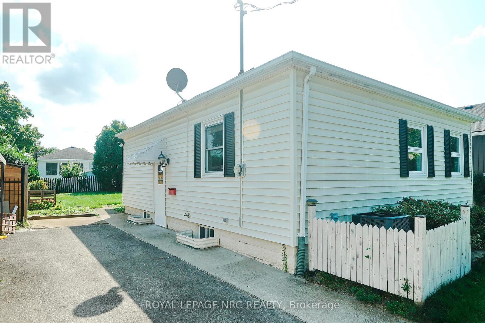 27 Barton Street, St. Catharines, Ontario  L2S 2W2 - Photo 3 - X11898111