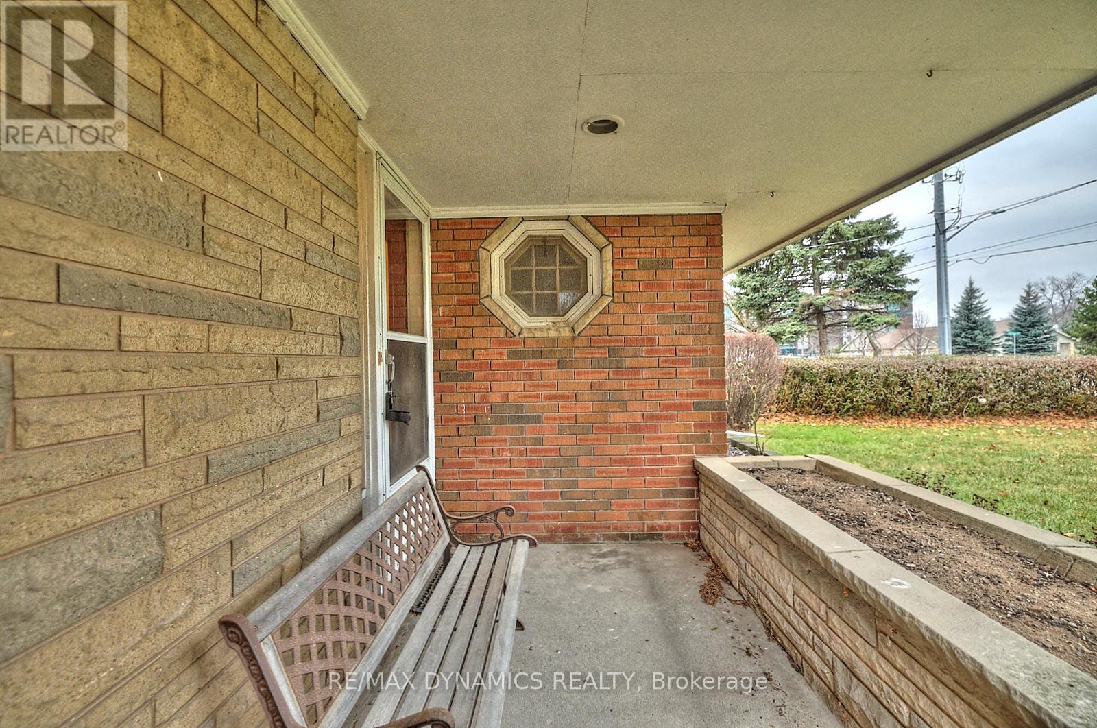 522 Ontario Street, St. Catharines, Ontario  L2N 4N3 - Photo 5 - X11899204