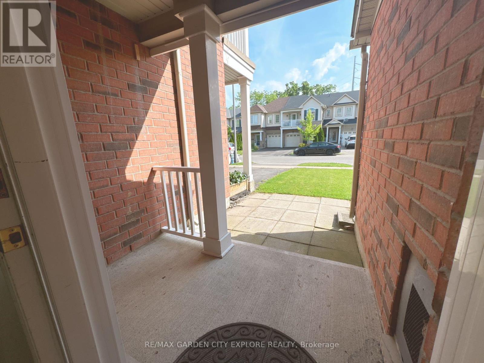 25 Chloe Street, St. Catharines, Ontario  L2P 0A6 - Photo 3 - X10417935