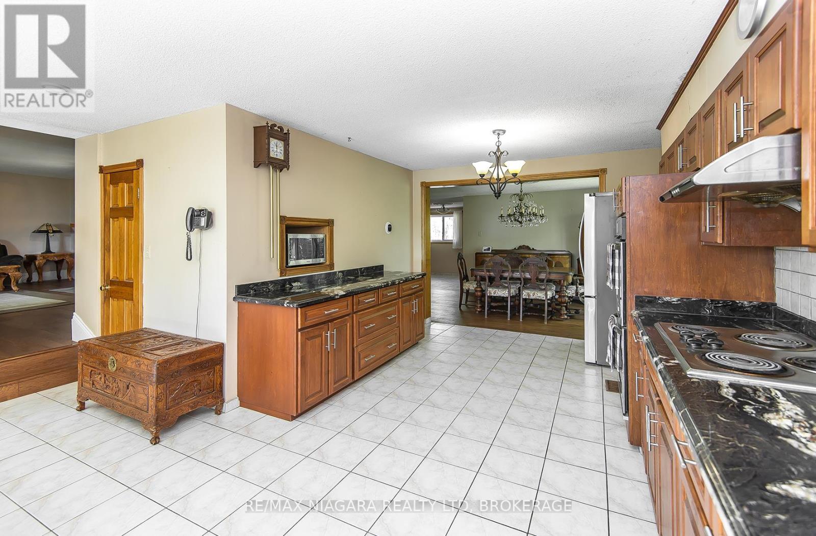 140 Lakeshore Road, Fort Erie, Ontario  L2A 1B2 - Photo 33 - X11995455