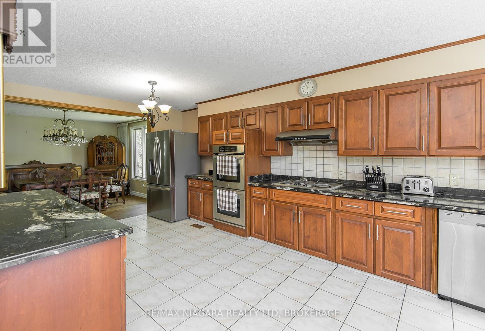 140 Lakeshore Road, Fort Erie, Ontario  L2A 1B2 - Photo 34 - X11995455