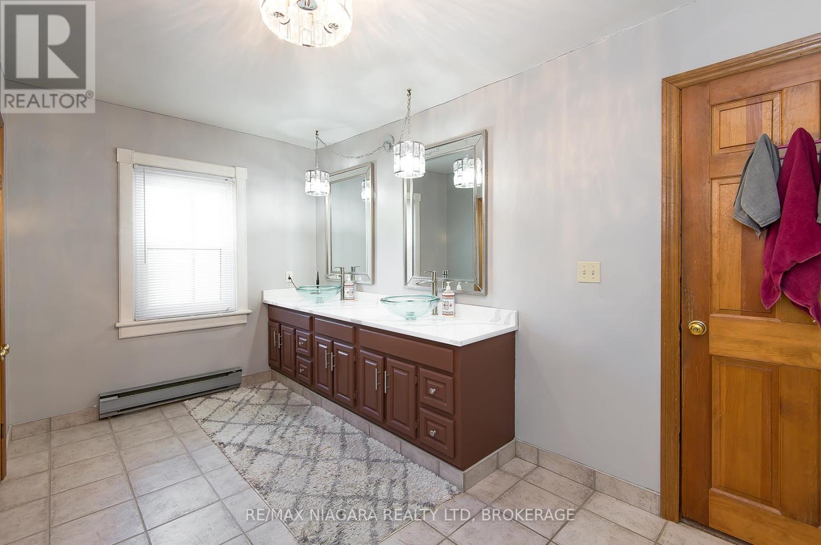 140 Lakeshore Road, Fort Erie, Ontario  L2A 1B2 - Photo 45 - X11995455
