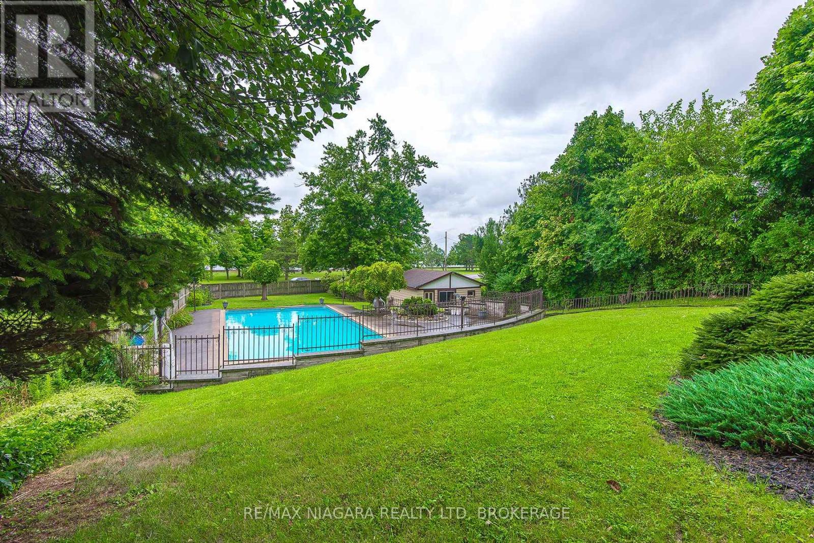 140 Lakeshore Road, Fort Erie, Ontario  L2A 1B2 - Photo 9 - X11995455