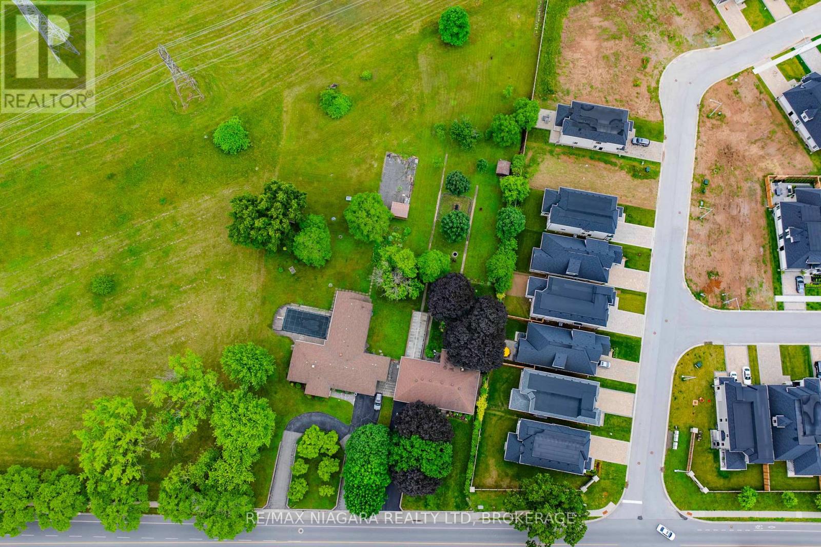 6378 Mountain Road, Niagara Falls, Ontario  L2E 6S4 - Photo 10 - X12165007