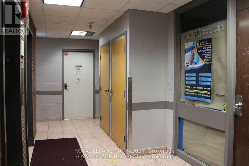 2a - 5400 Portage Road, Niagara Falls, Ontario  L2G 5X7 - Photo 4 - X12239294