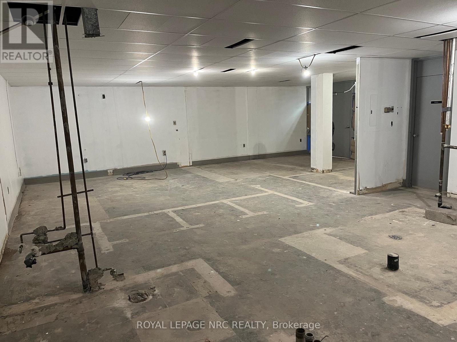 2a - 5400 Portage Road, Niagara Falls, Ontario  L2G 5X7 - Photo 6 - X12239294