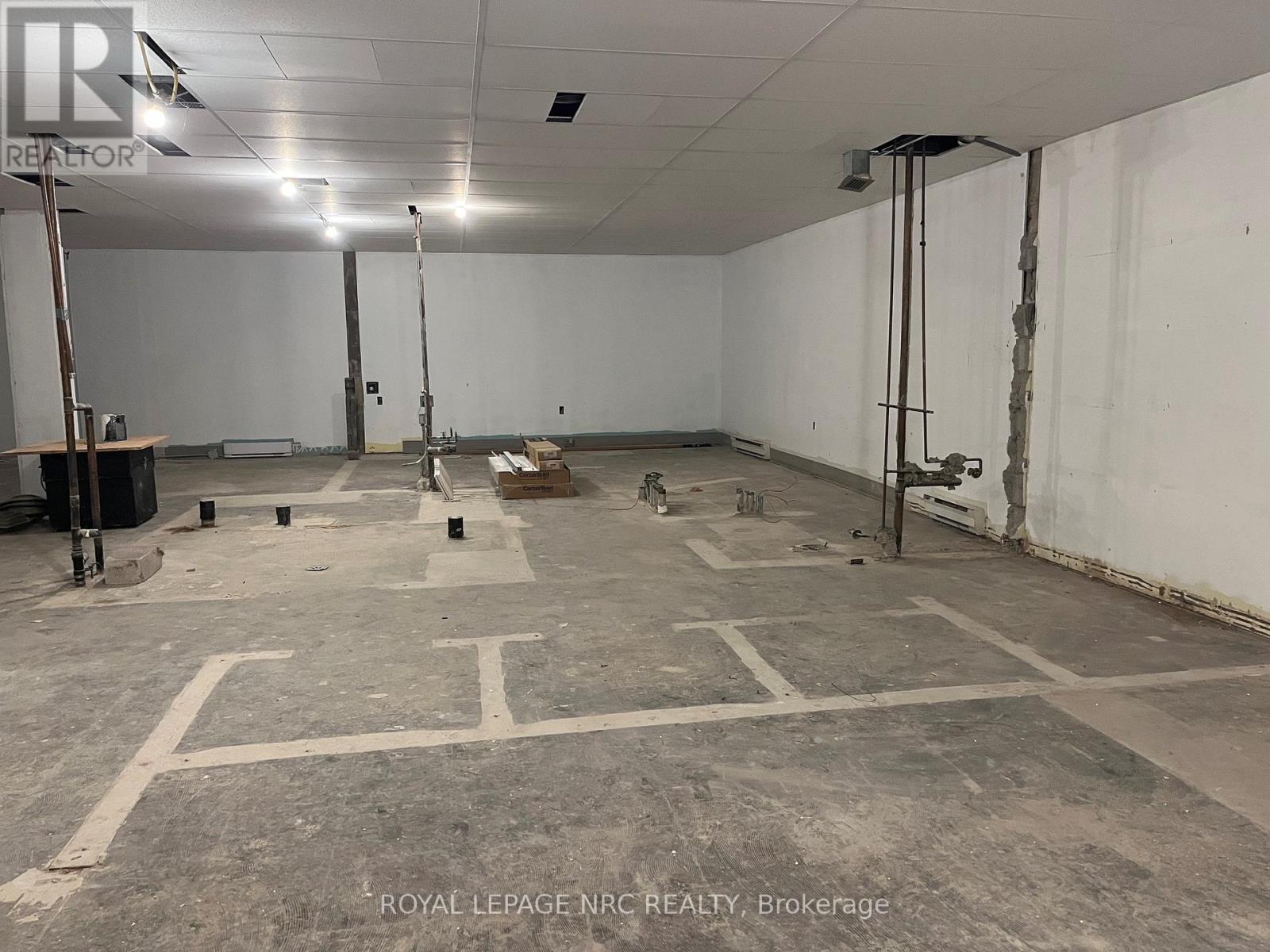 2a - 5400 Portage Road, Niagara Falls, Ontario  L2G 5X7 - Photo 8 - X12239294