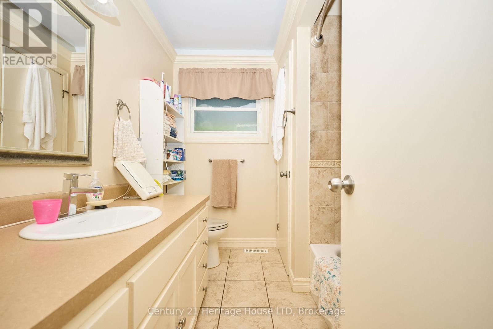 655 Parkdale Avenue, Fort Erie, Ontario  L2A 5B5 - Photo 20 - X12366378