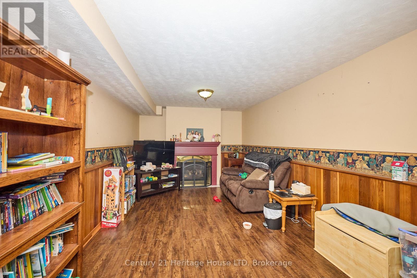 655 Parkdale Avenue, Fort Erie, Ontario  L2A 5B5 - Photo 25 - X12366378