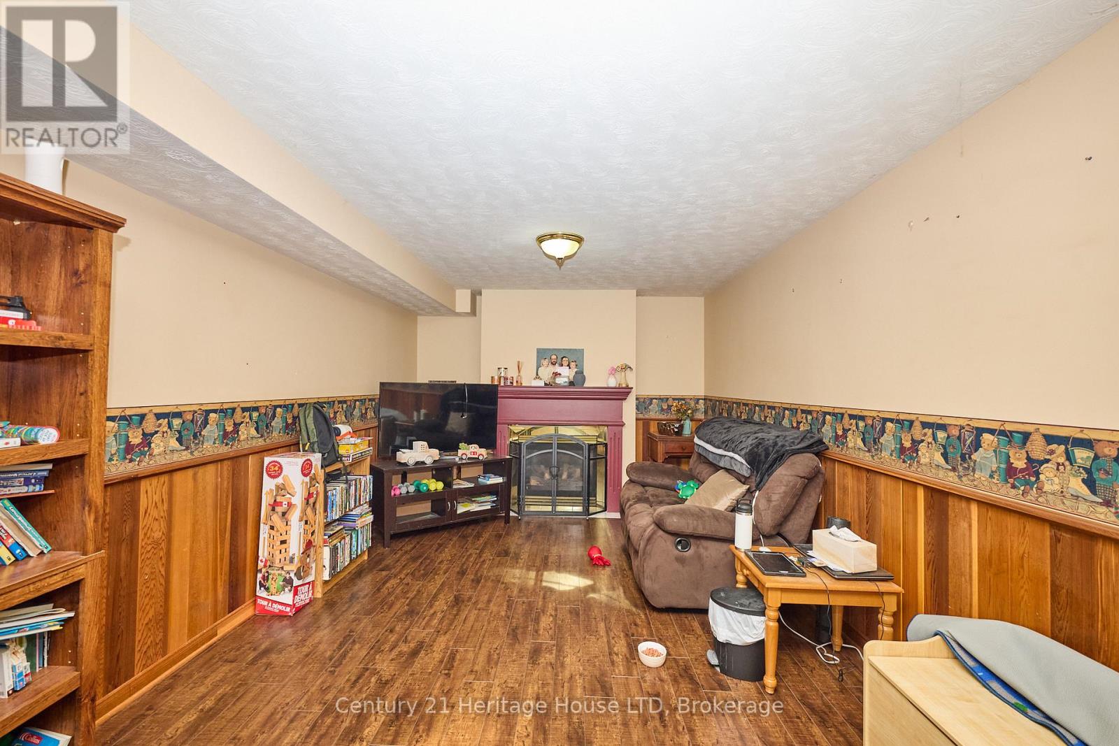 655 Parkdale Avenue, Fort Erie, Ontario  L2A 5B5 - Photo 26 - X12366378