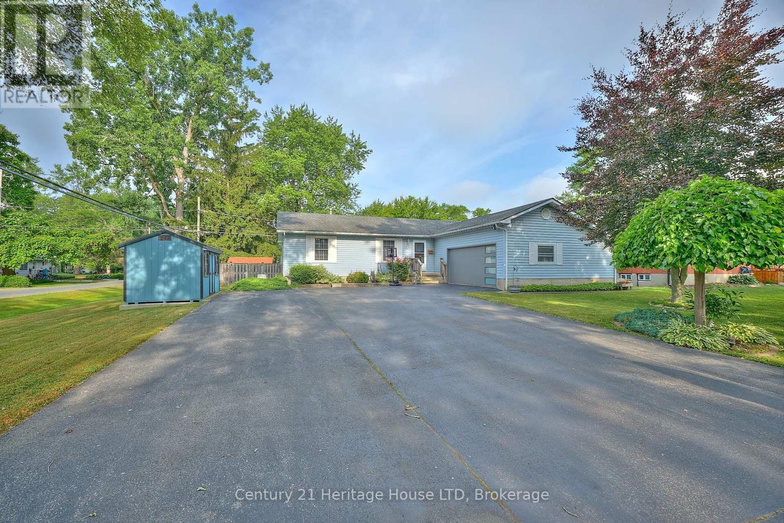 655 Parkdale Avenue, Fort Erie, Ontario  L2A 5B5 - Photo 9 - X12366378