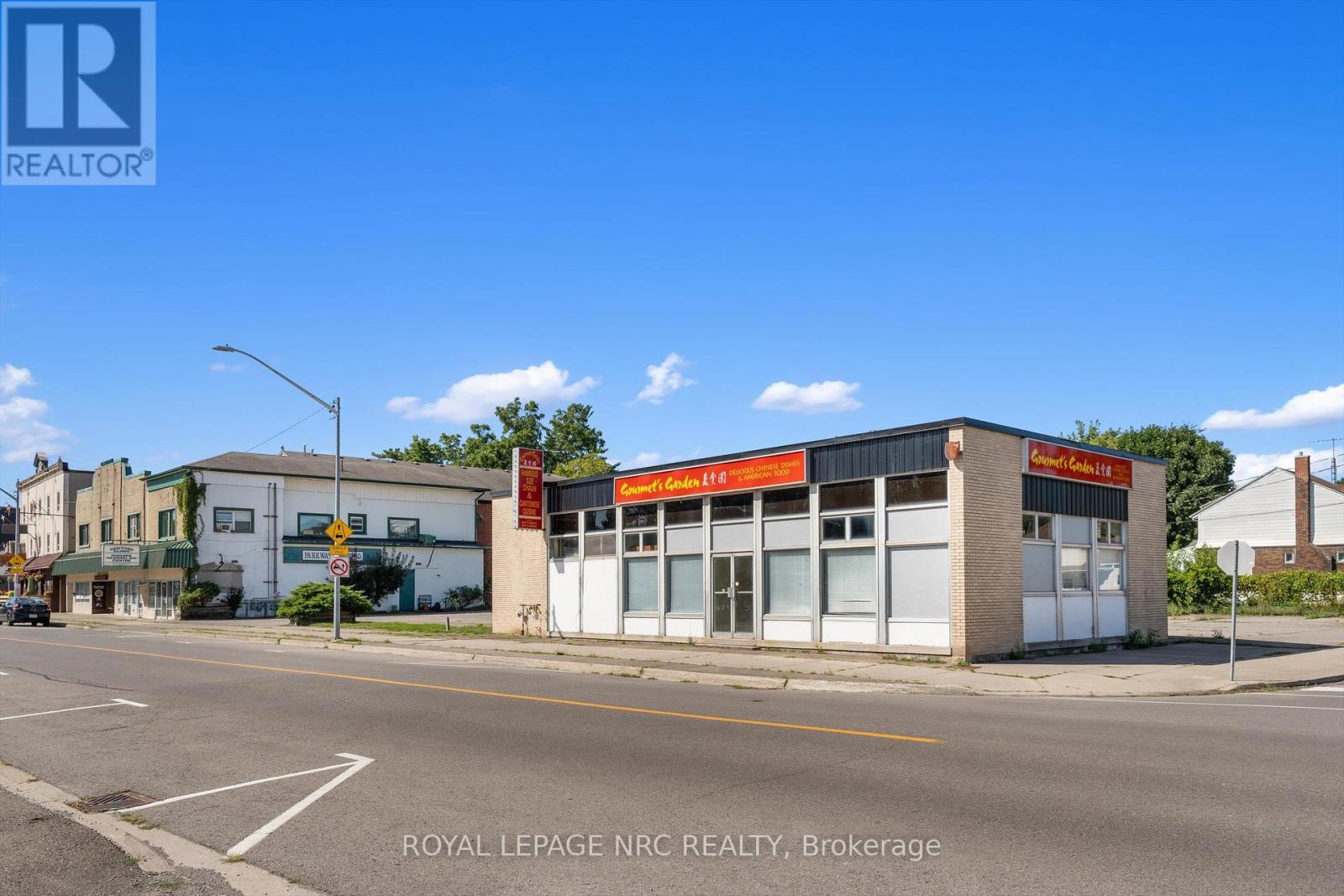 155 Niagara Boulevard, Fort Erie, Ontario  L2A 3G6 - Photo 4 - X12376129