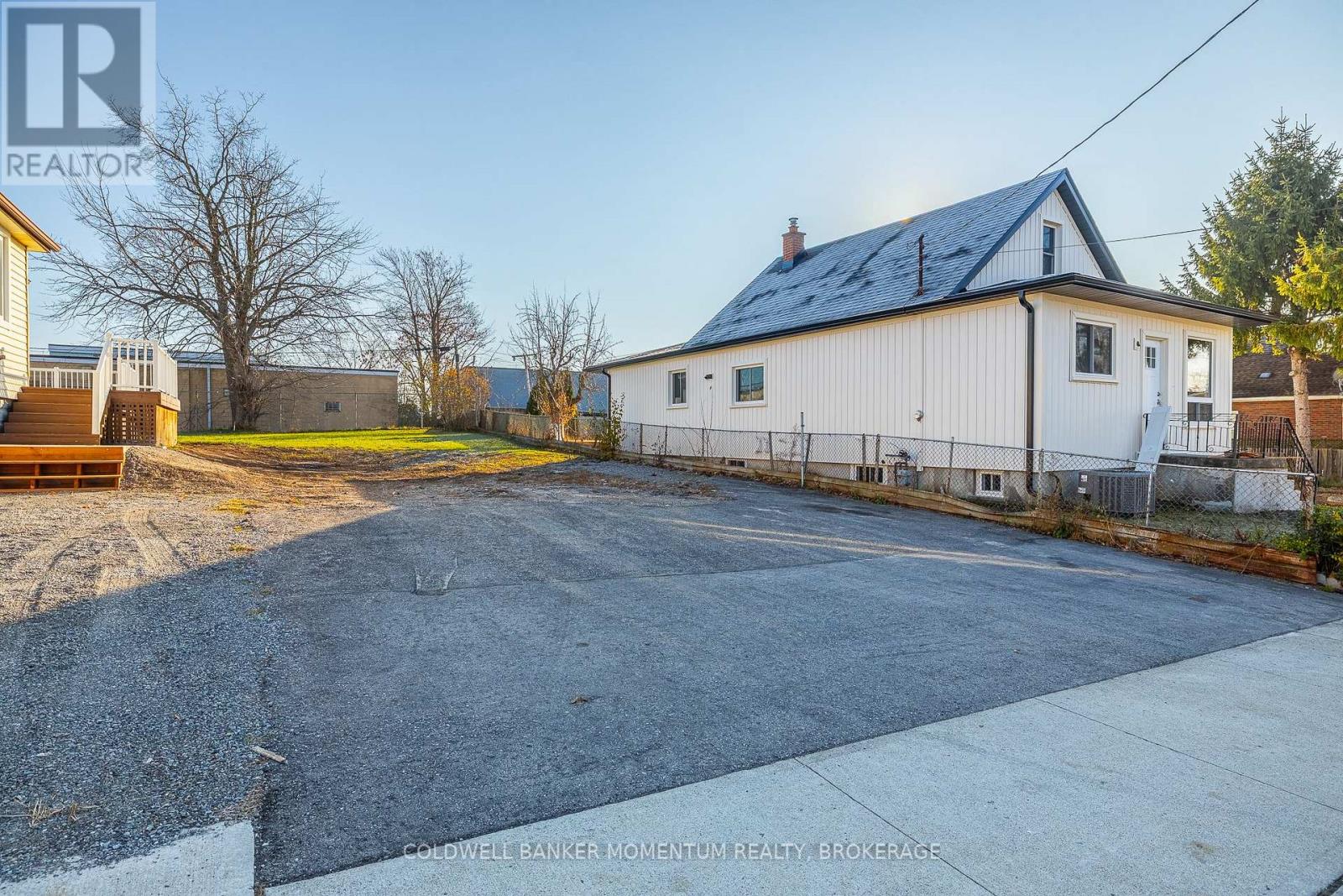 62 Patricia Street, Thorold, Ontario  L2V 3W1 - Photo 1 - X12574668