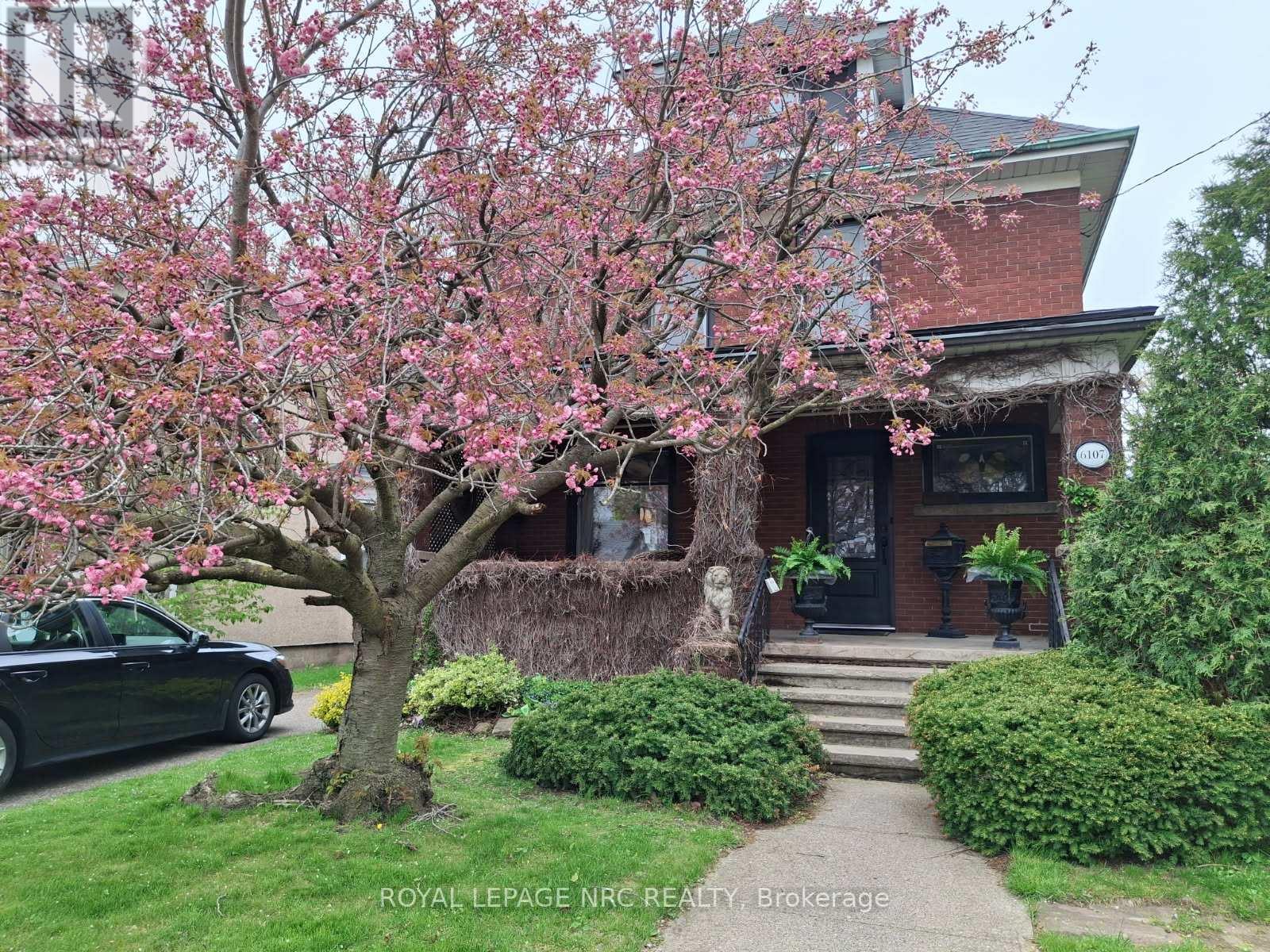 6107 Barker Street, Niagara Falls, Ontario  L2G 1Y5 - Photo 1 - X12594982