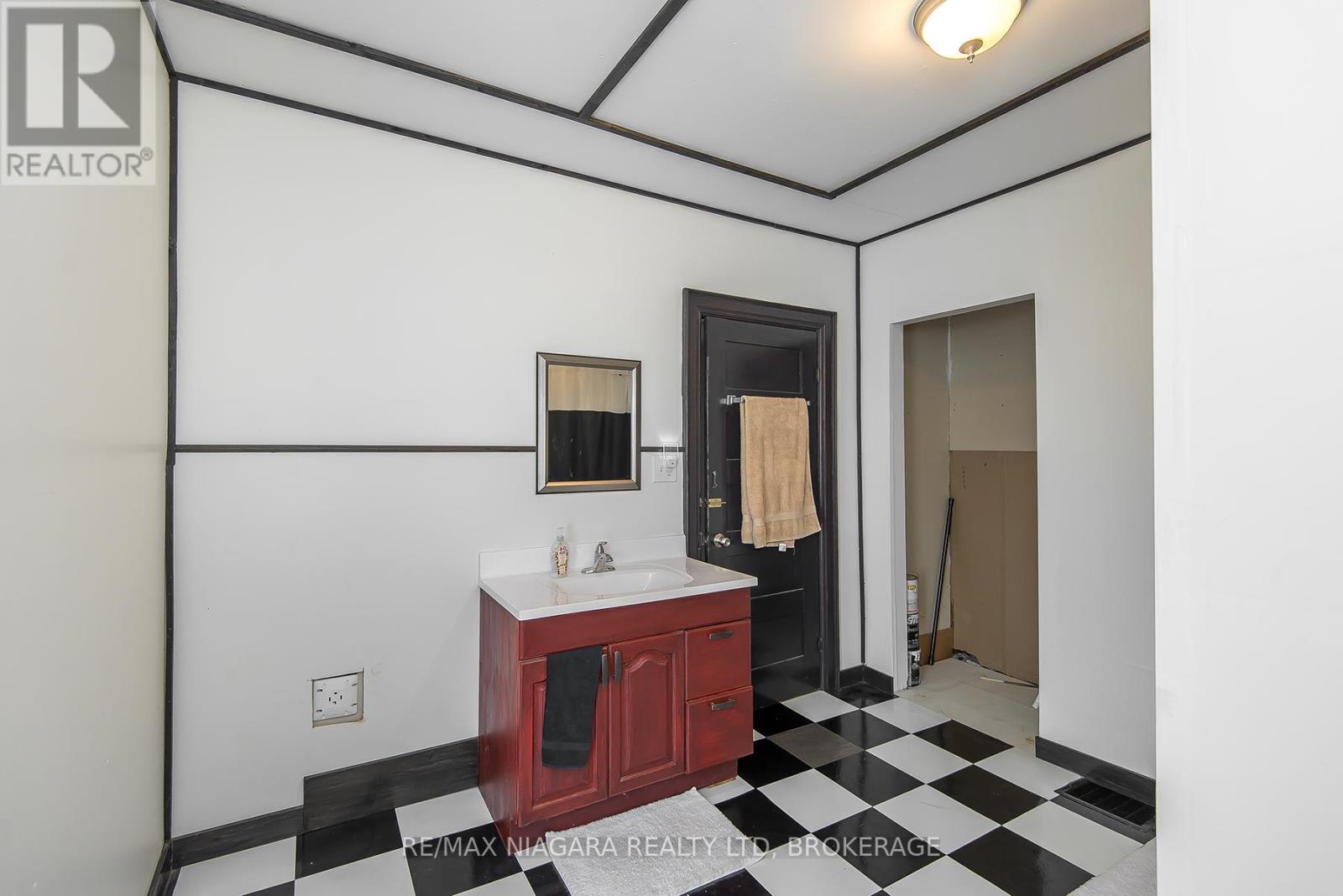 1937 Brookfield Road, Port Colborne, Ontario  L3K 5V3 - Photo 2 - X12603122