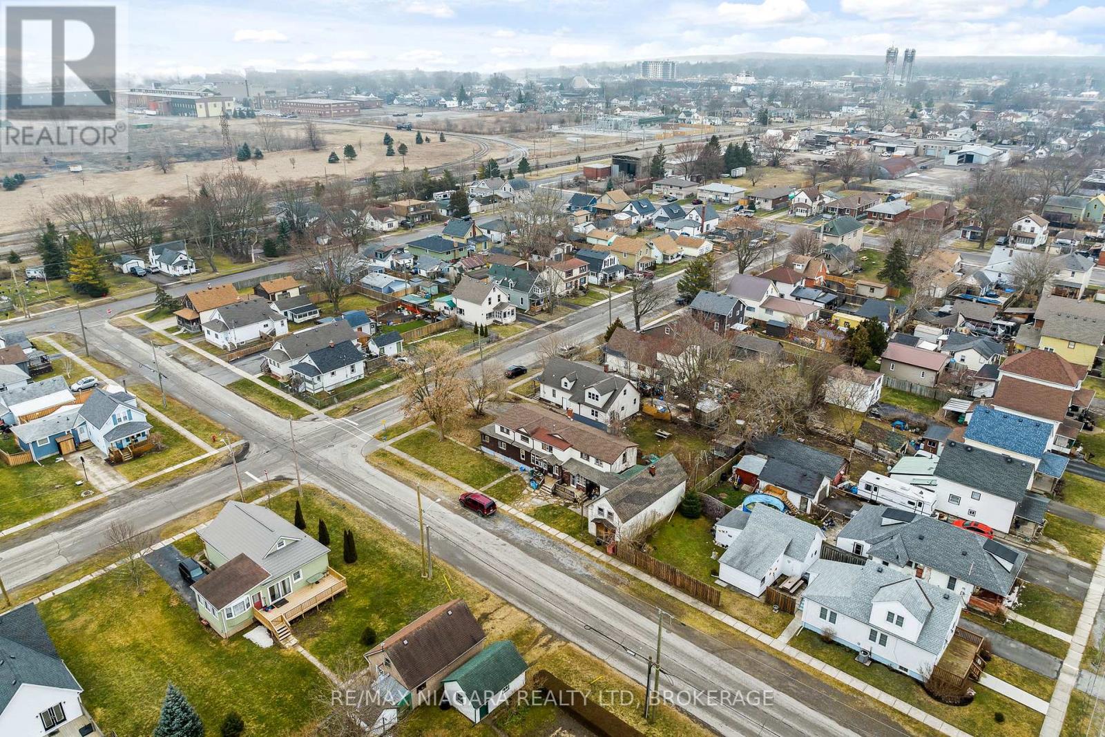 48 Johnston Street, Port Colborne, Ontario  L3K 1G6 - Photo 5 - X12798840