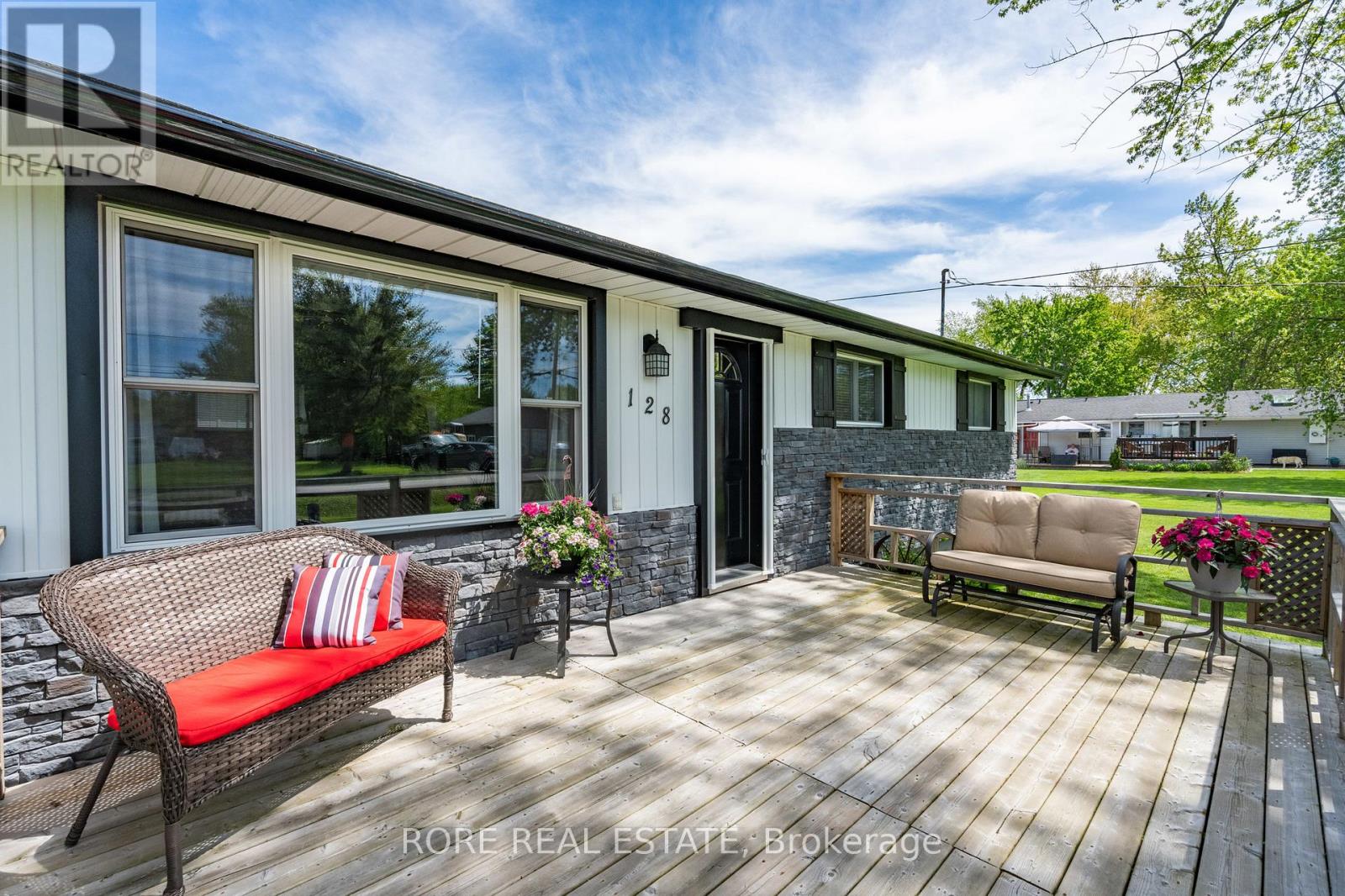 128 Cook Avenue, Fort Erie, Ontario  L0S 1N0 - Photo 2 - X12817924
