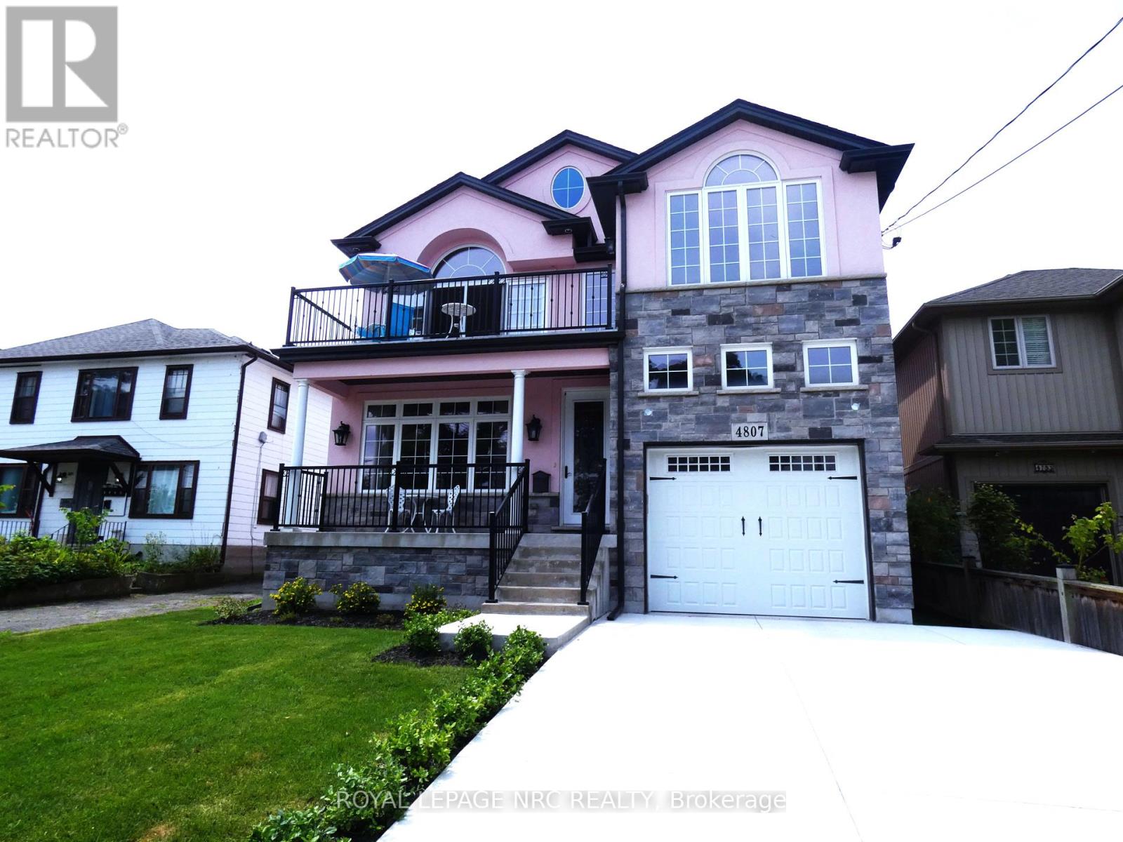 4807 Zimmerman Avenue, Niagara Falls, Ontario  L2E 3N1 - Photo 1 - X12825118