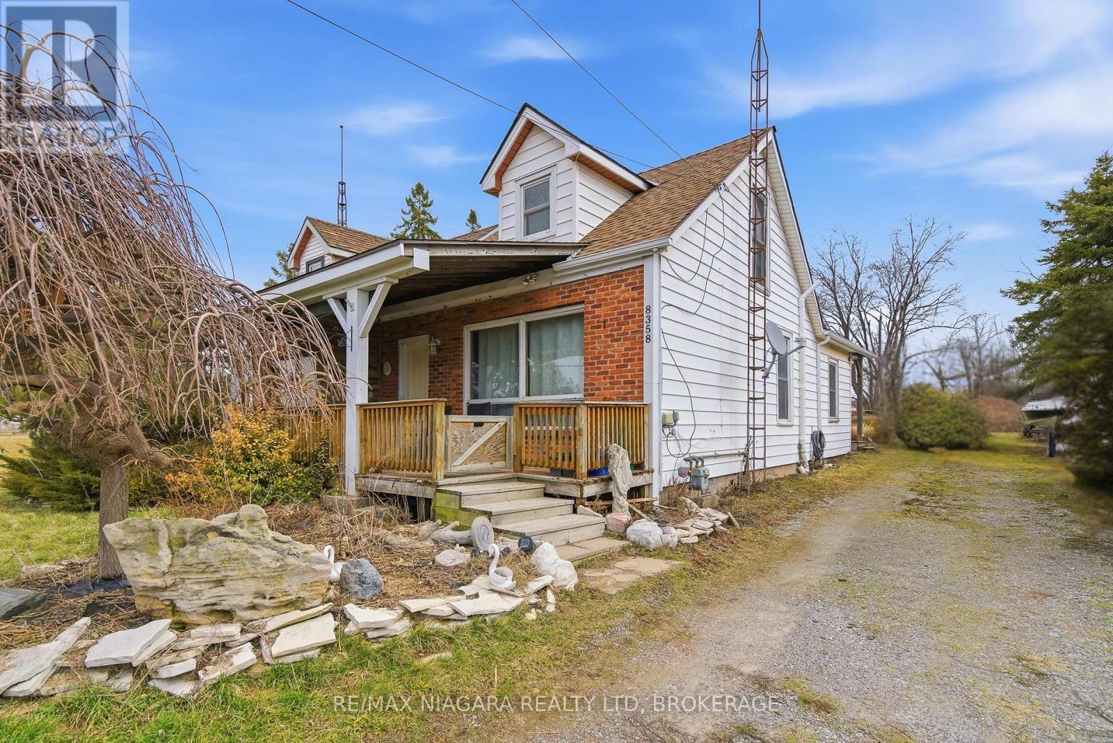 8356 Oakwood Drive, Niagara Falls, Ontario  L2E 6S5 - Photo 2 - X12871238
