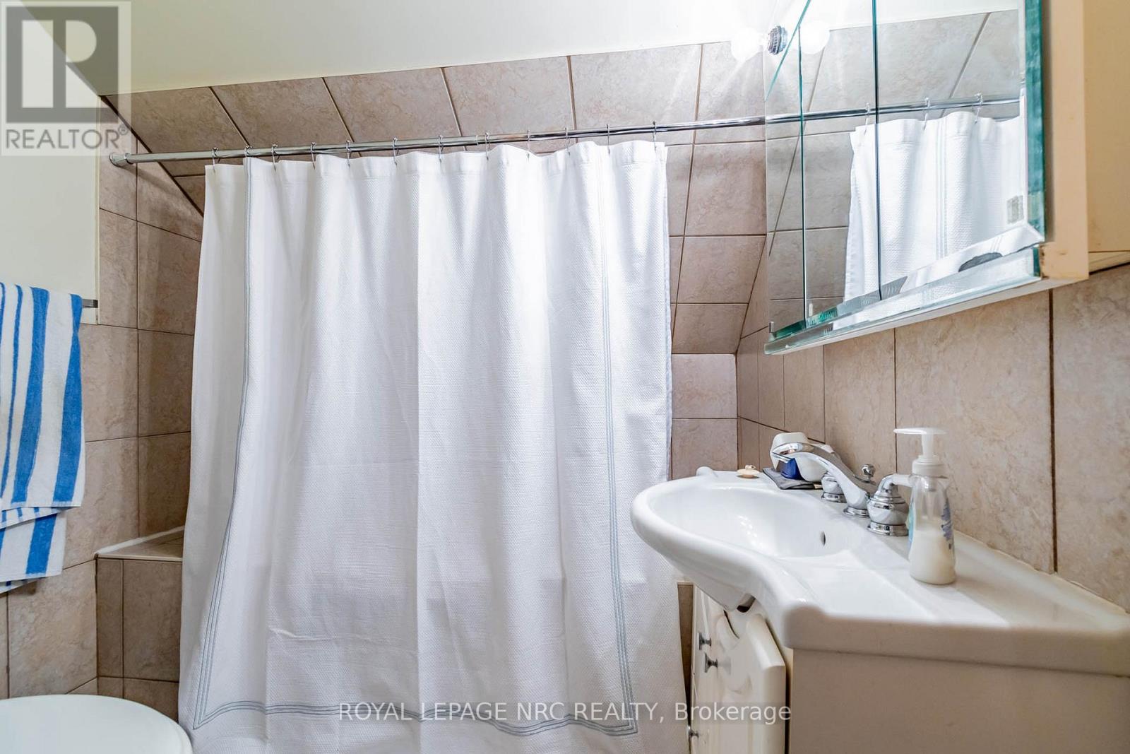 6490 Thorold Stone Road, Niagara Falls, Ontario  L2J 1B3 - Photo 18 - X12905382