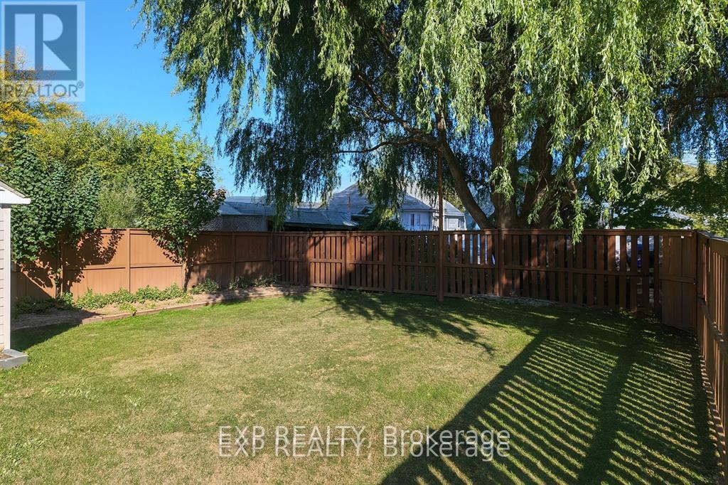 20 Marmora Street, St. Catharines, Ontario  L2P 3C1 - Photo 3 - X12906776