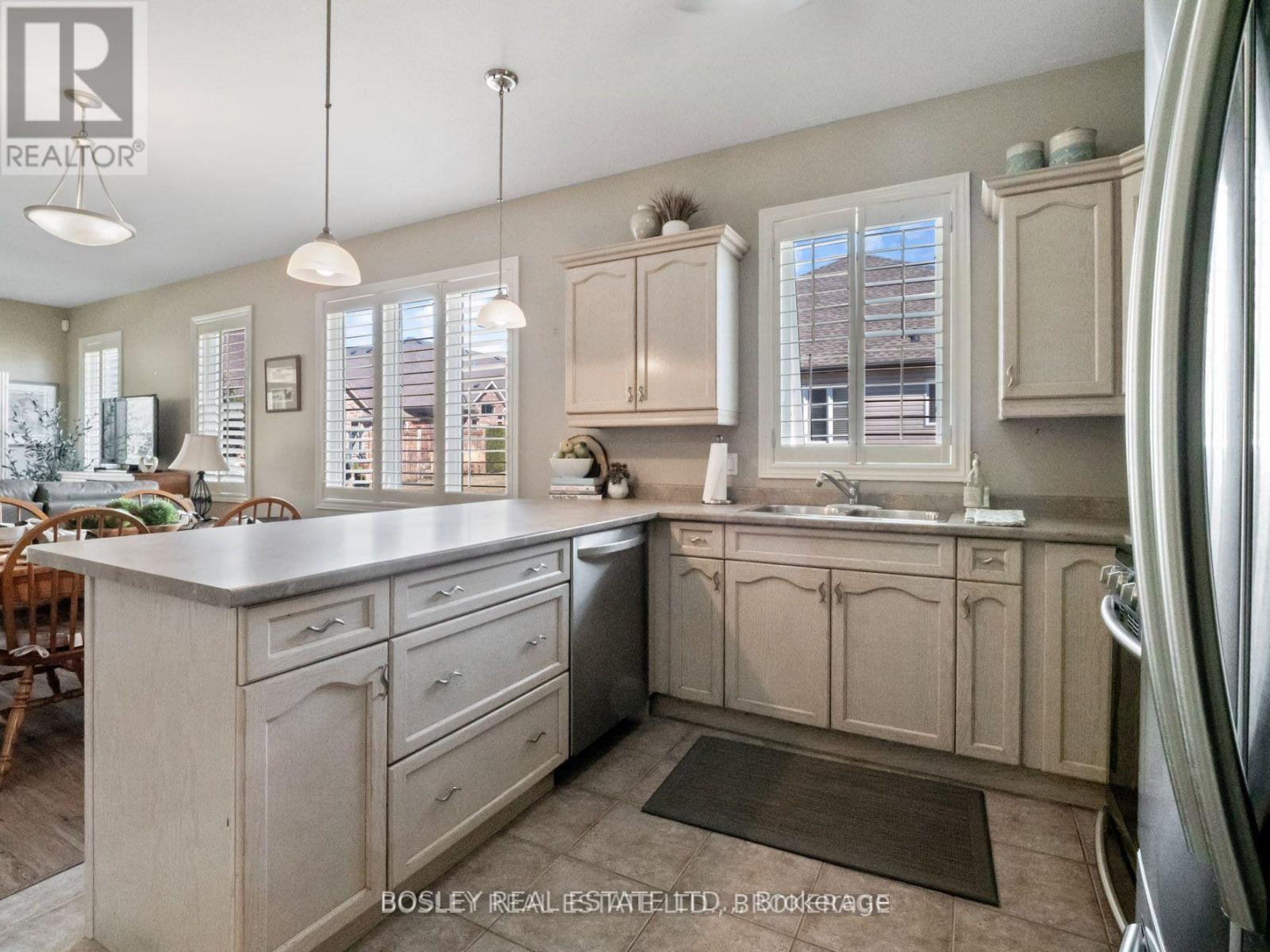50 Aaron Trail, Welland, Ontario  L3B 6G4 - Photo 8 - X12913478