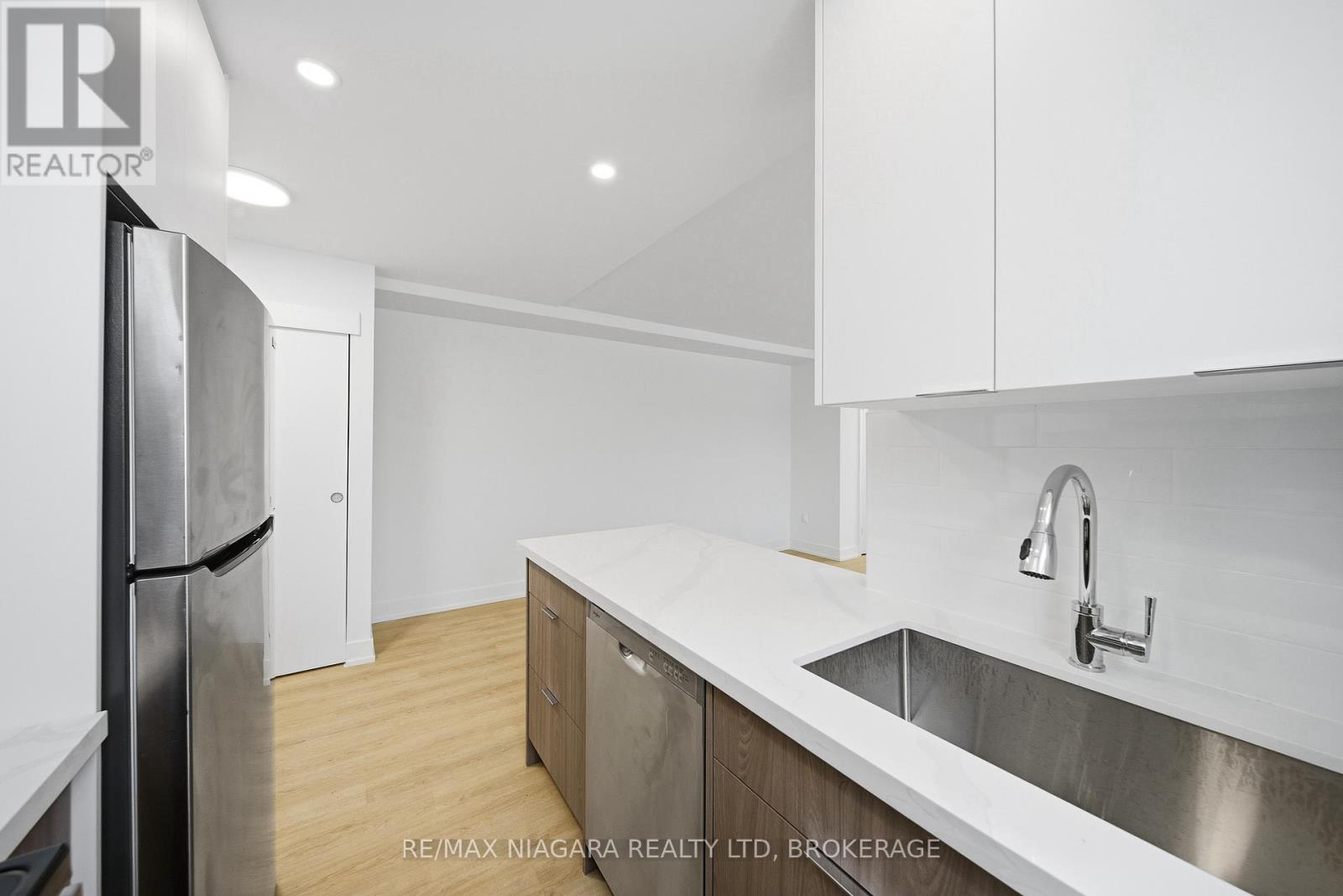 Unit B - 993 O'connor Drive, Toronto, Ontario  M4B 2T1 - Photo 5 - E12929188
