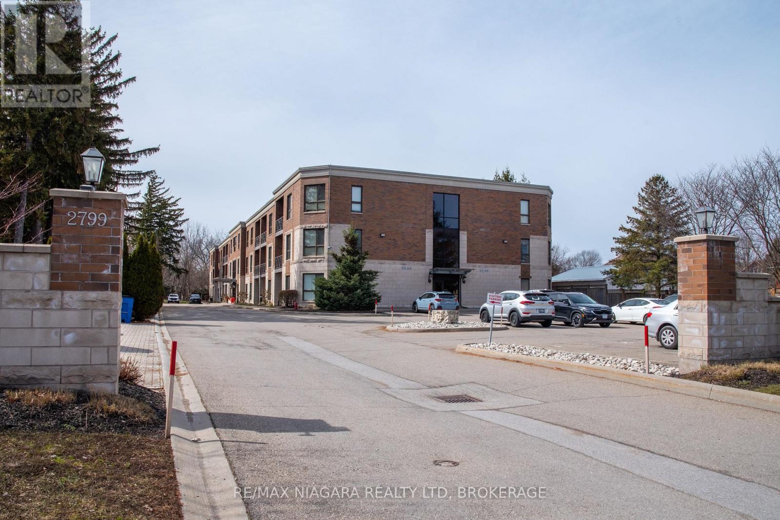 306 - 2799 St. Paul Avenue, Niagara Falls, Ontario  L2J 2L3 - Photo 1 - X12929130