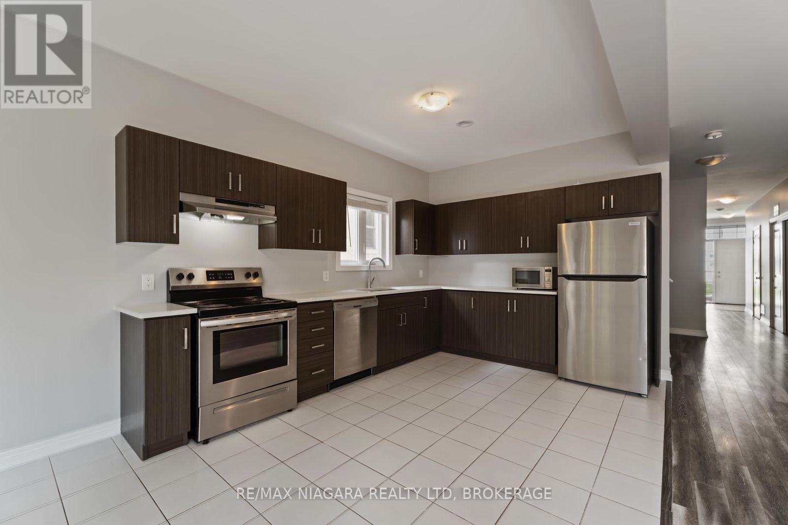 81 Grove Street, Welland, Ontario  L3B 4B3 - Photo 11 - X12943396