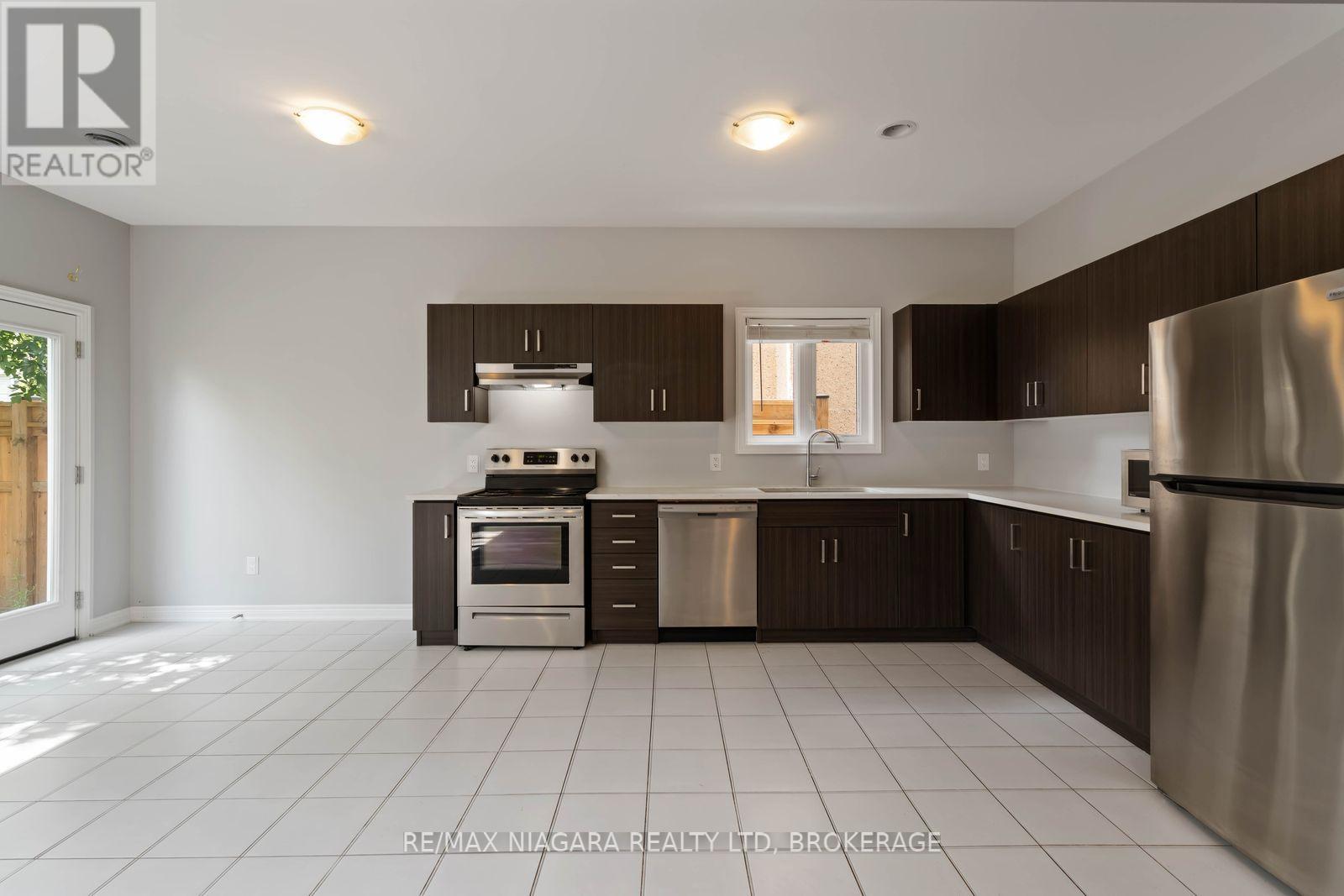 81 Grove Street, Welland, Ontario  L3B 4B3 - Photo 13 - X12943396