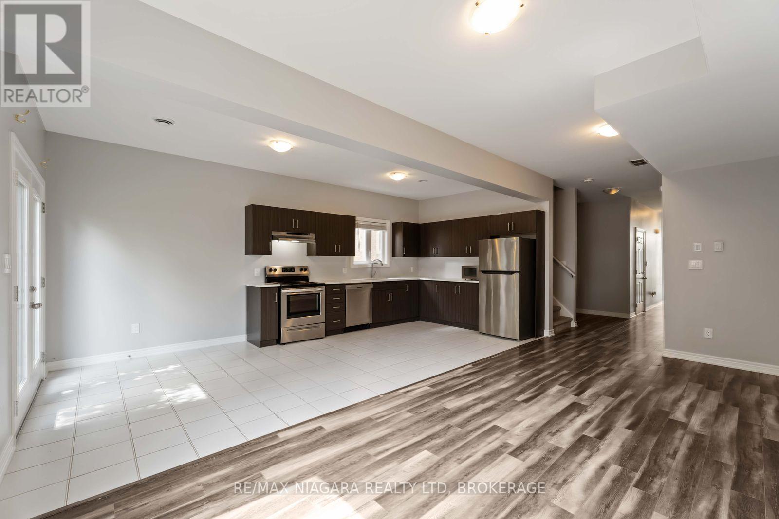 81 Grove Street, Welland, Ontario  L3B 4B3 - Photo 8 - X12943396