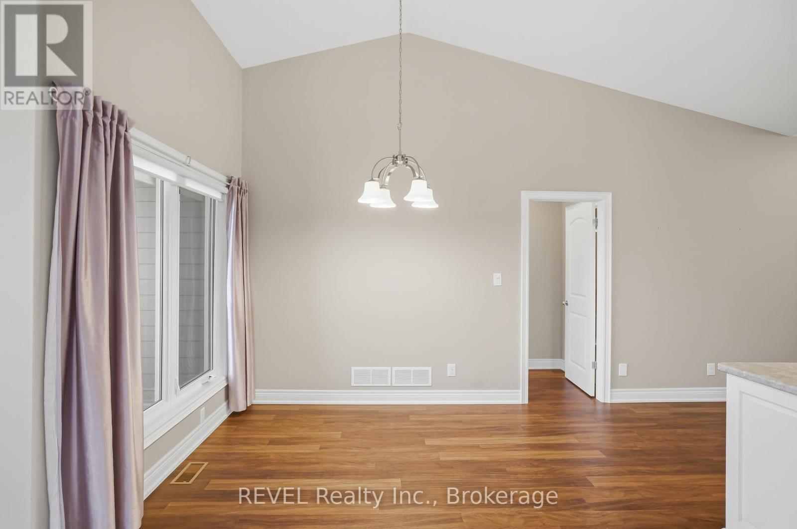 20 Crimson Drive, Niagara-On-The-Lake, Ontario  L0S 1P0 - Photo 18 - X12971740