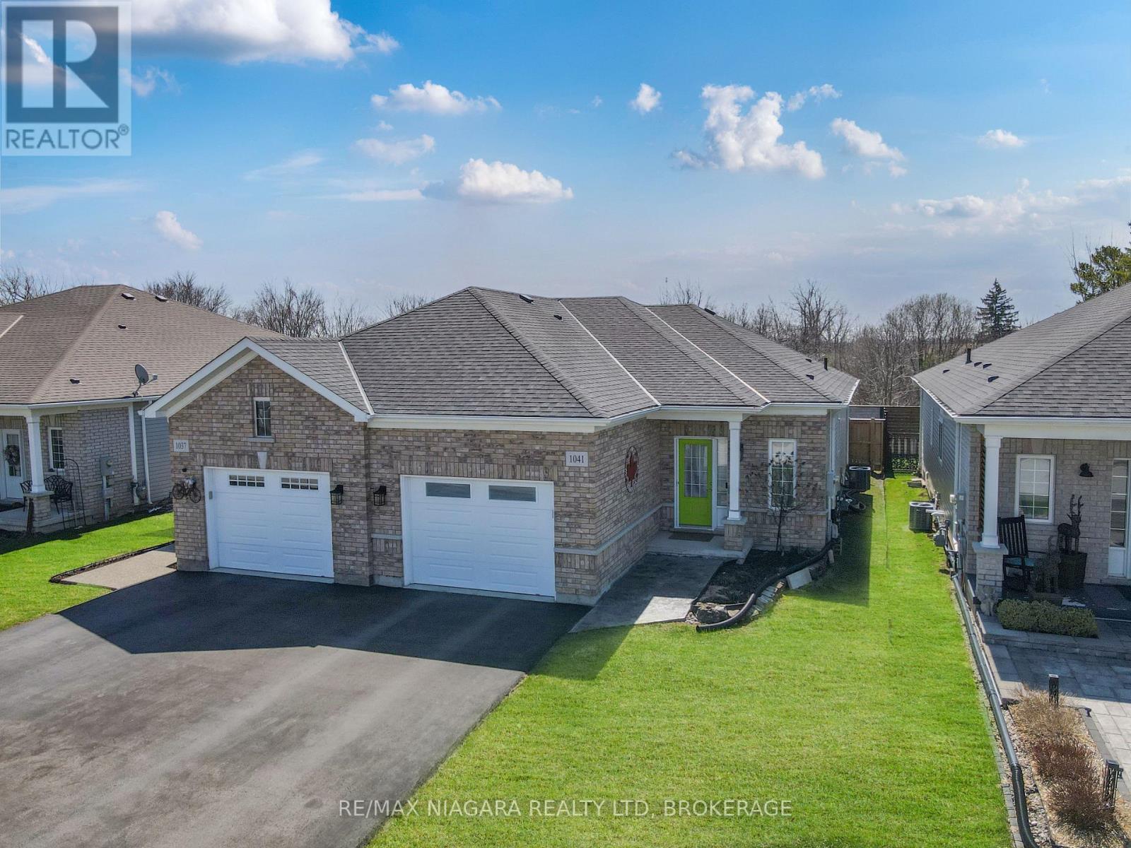 1041 Meadowood Street, Fort Erie, Ontario  L2A 5B9 - Photo 1 - X12982192