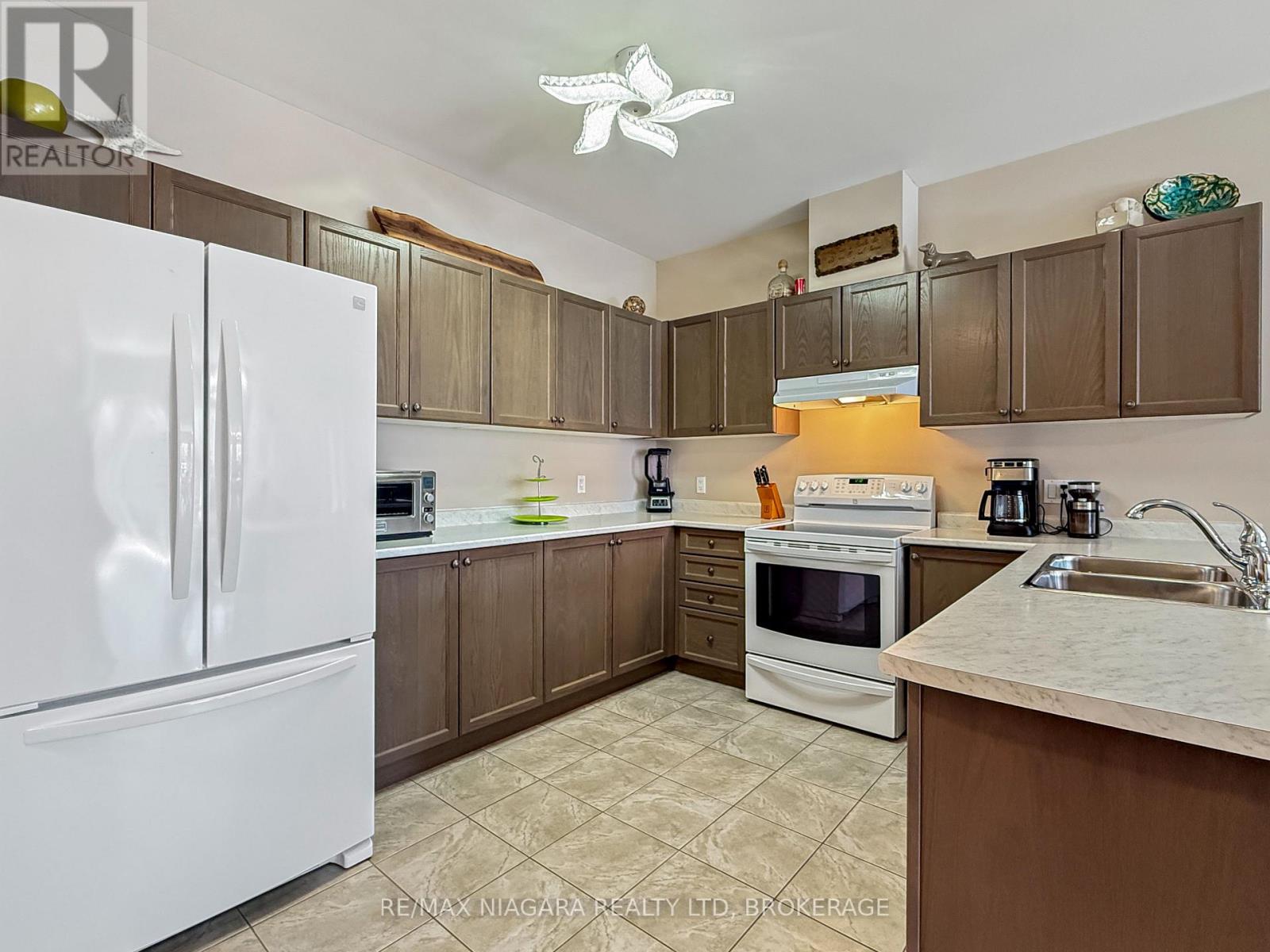 1041 Meadowood Street, Fort Erie, Ontario  L2A 5B9 - Photo 11 - X12982192