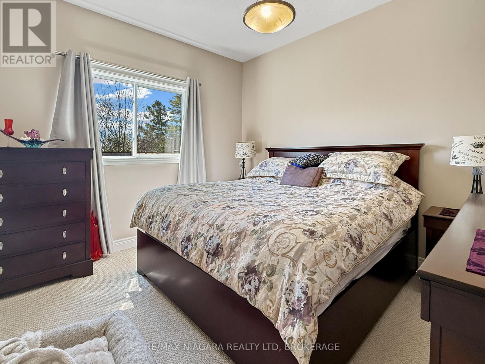 1041 Meadowood Street, Fort Erie, Ontario  L2A 5B9 - Photo 13 - X12982192