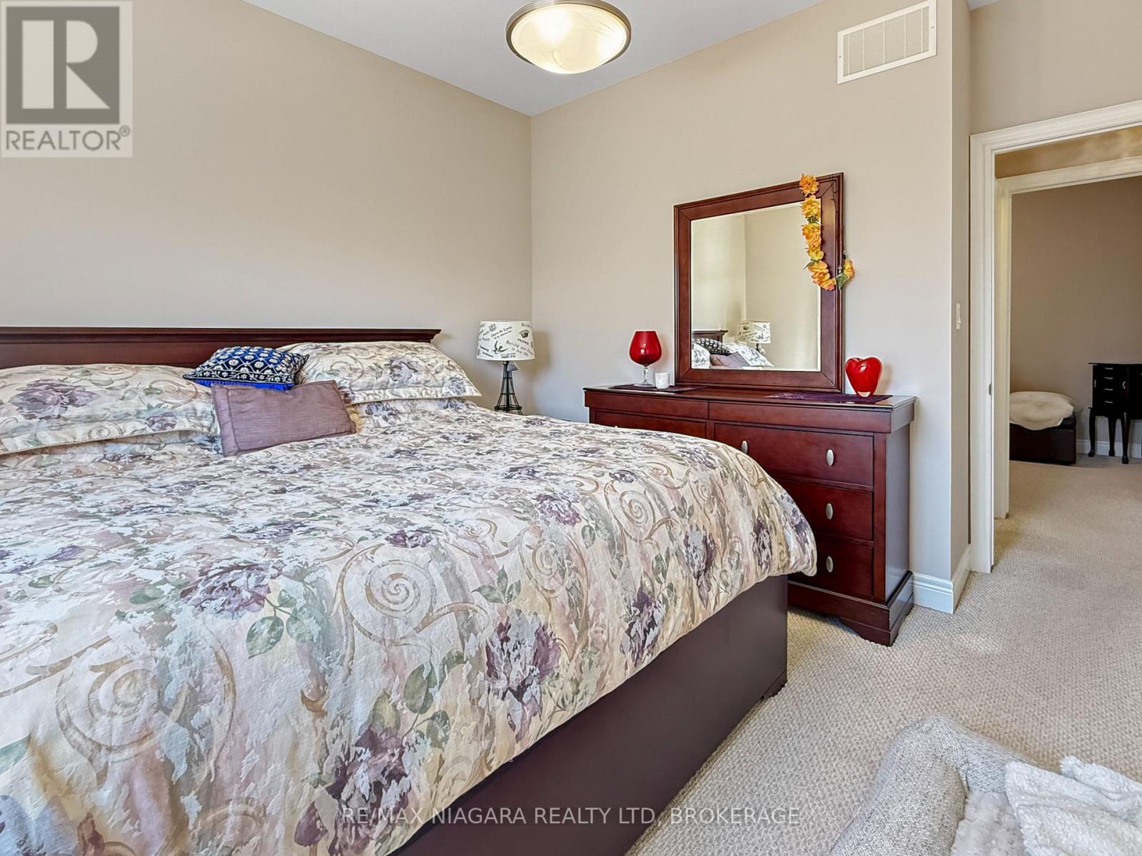 1041 Meadowood Street, Fort Erie, Ontario  L2A 5B9 - Photo 14 - X12982192