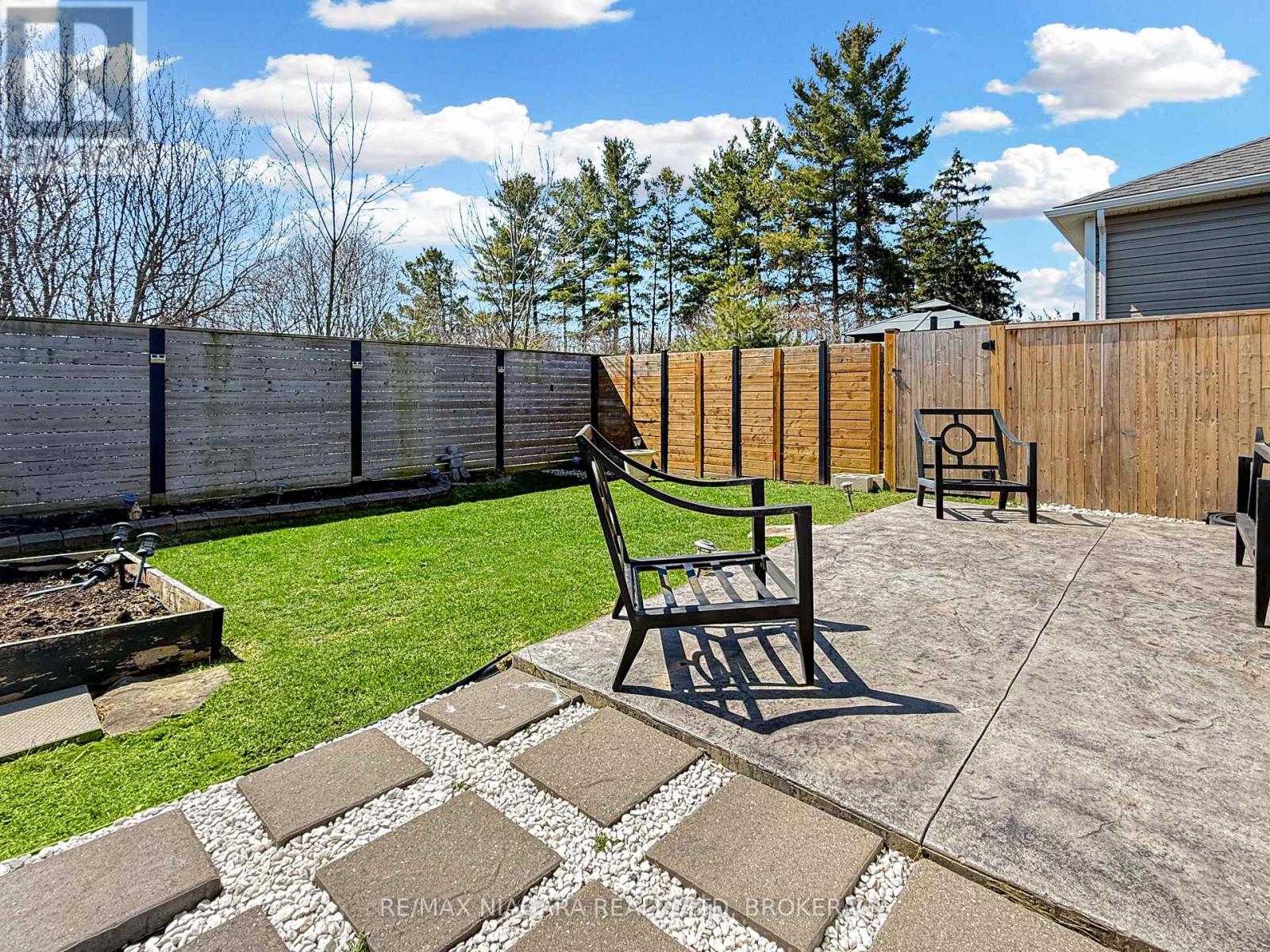 1041 Meadowood Street, Fort Erie, Ontario  L2A 5B9 - Photo 18 - X12982192