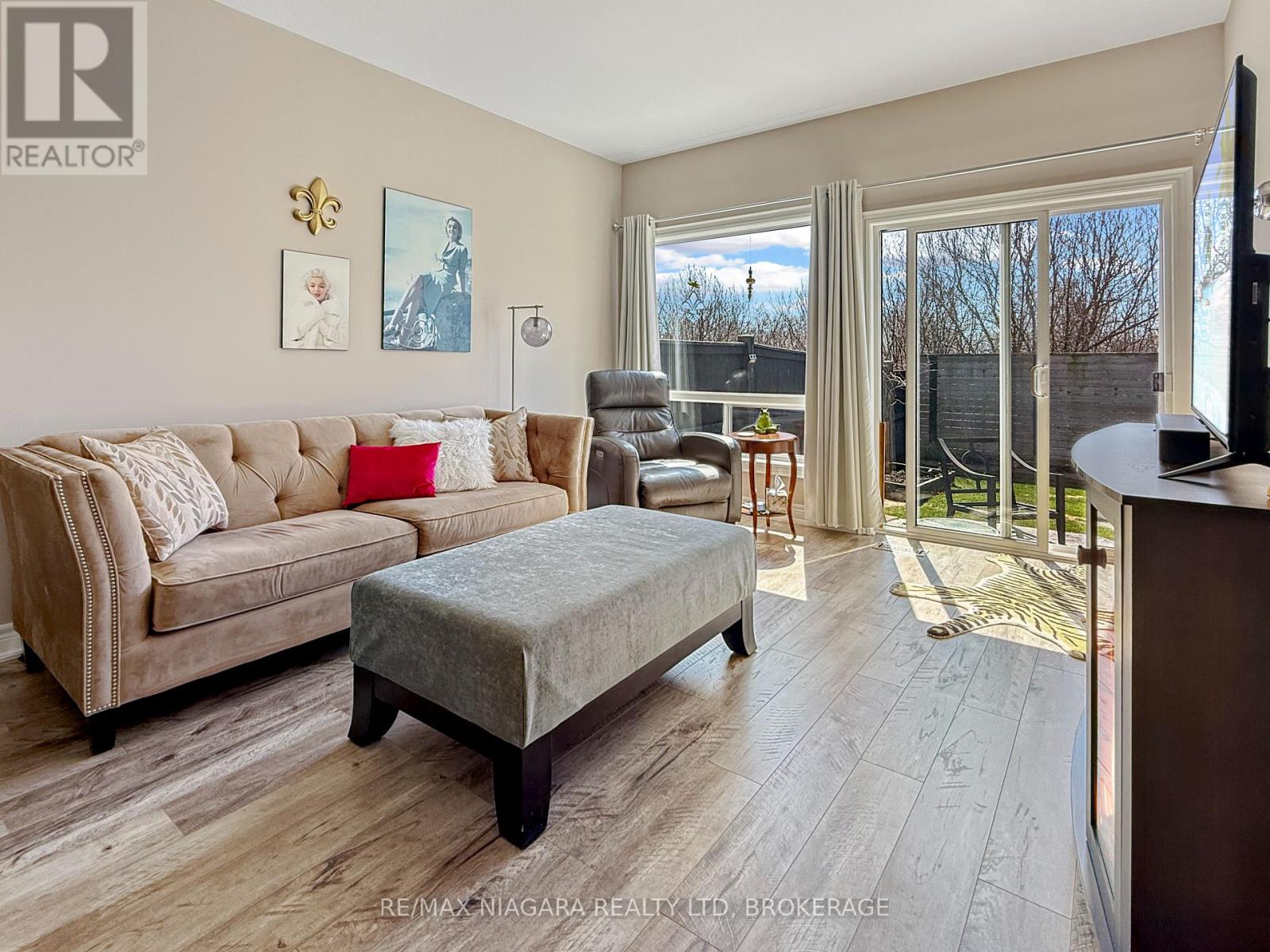 1041 Meadowood Street, Fort Erie, Ontario  L2A 5B9 - Photo 6 - X12982192