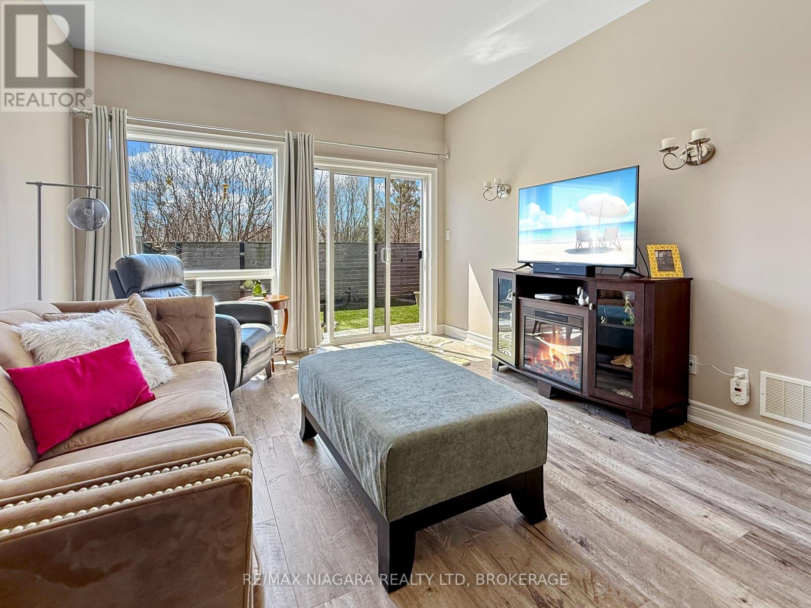1041 Meadowood Street, Fort Erie, Ontario  L2A 5B9 - Photo 7 - X12982192
