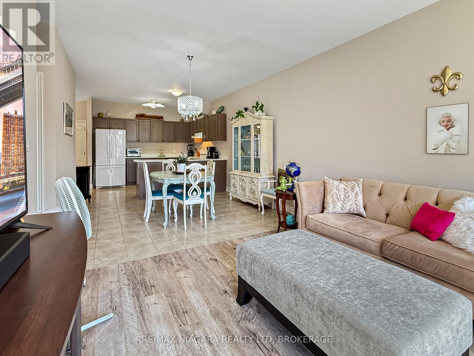 1041 Meadowood Street, Fort Erie, Ontario  L2A 5B9 - Photo 8 - X12982192